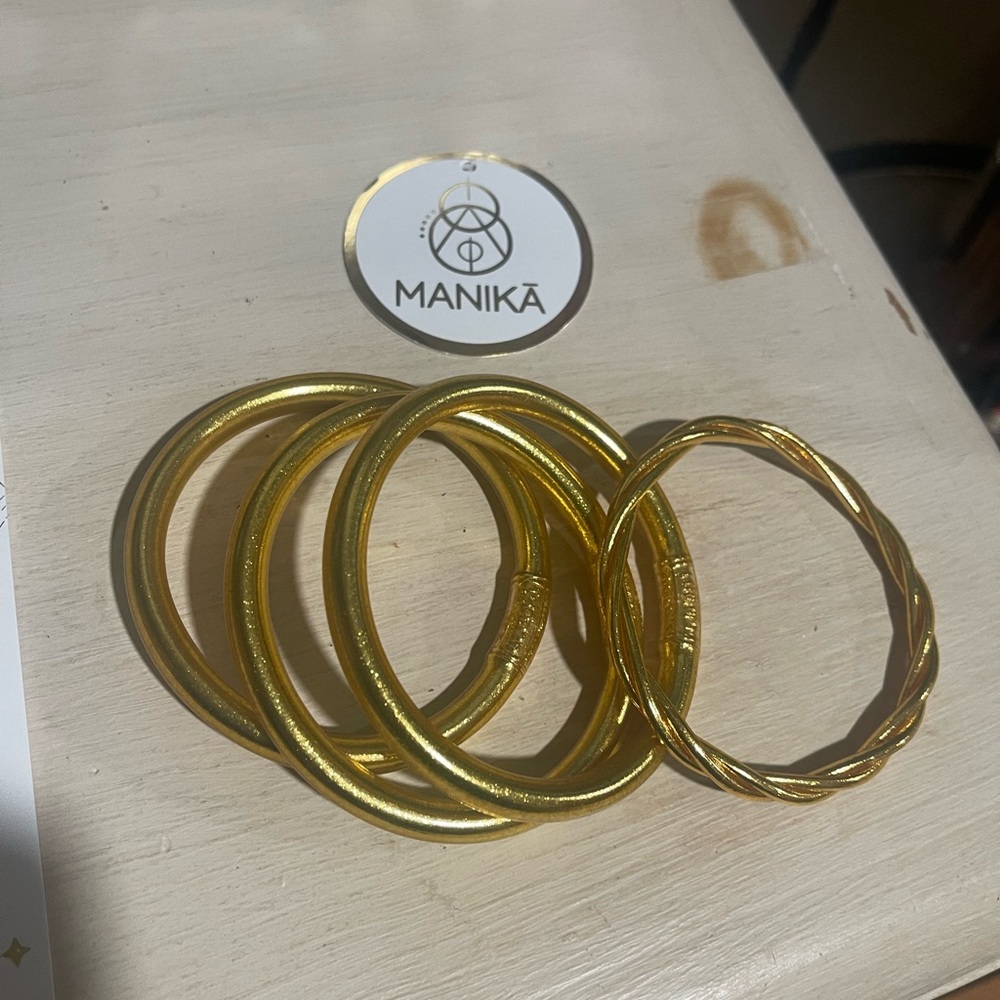 Manika Radiant Gold Bracelet Collection View 4